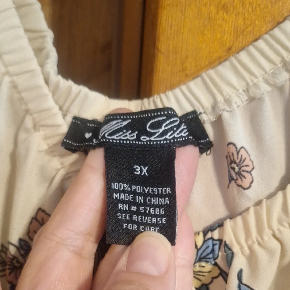 Miss Lili Cream Floral Blouse with Knitted Trim - Picture 2 of 5